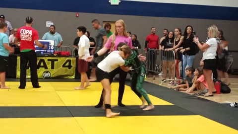 Girl fights Boy, no gi, jiu-jitsu