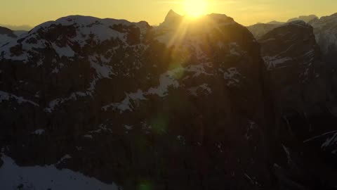 "Absolute Mountains: Captivating Nature Videos of Majestic Peaks"