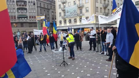 Politistul actioneaza in parteneriat cu populatia - Protest Jos Pandemia 8 Noiembrie Timisoara