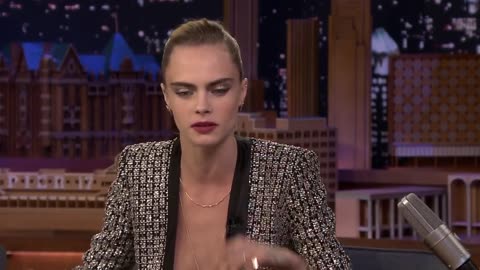 Cara Delevingne Plays "Sweet Home Alabama" on Guitar Behind Her Back