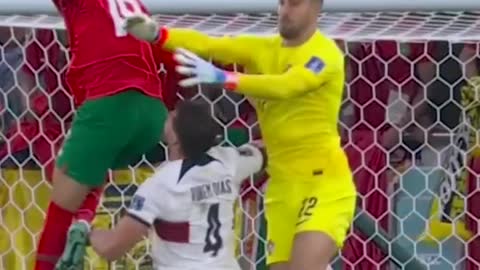 WHAT A LEAP! Youssef En-Nesyri jumps highest to score famous winner v Portugal #ShortsFIFAWorldCup