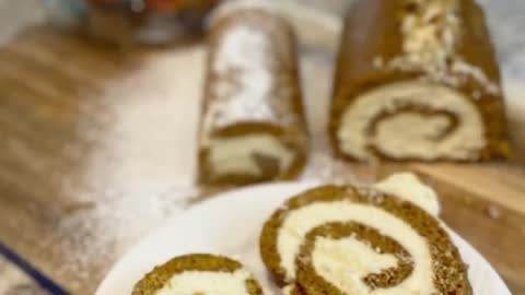 How to Bake a Pumpkin Roll