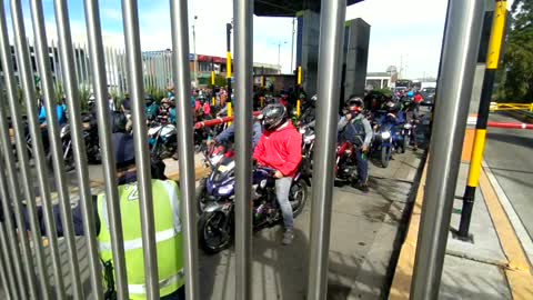 Según trabajadores del lugar, las pérdidas por el cierre de bodegas son millonarias.