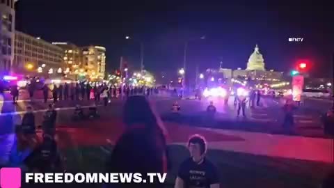 Manifestantes bloquean caravana de Biden hacia el Congreso