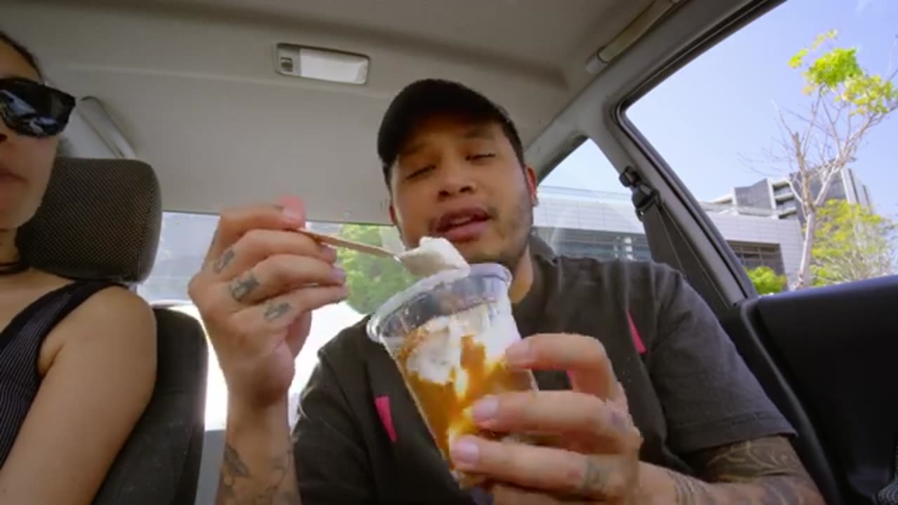 American Tries Australian Fast Food | Hungry Jacks | Red Rooster | GYG ...