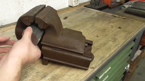 Rusty Deadlocked Vise - Perfect Restoration