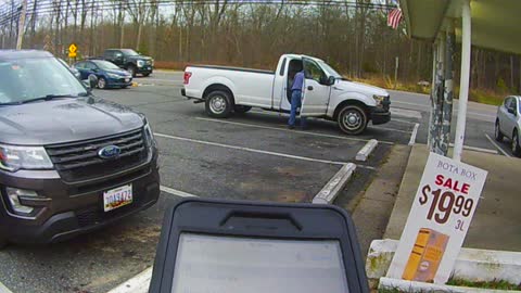 20.12.24-2-Continue encounter with police at Phelps Liquors