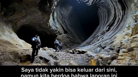 A Mysterious cave leads to the Hollow Earth?