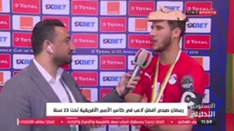 شاهد رد فعل غريب من نجم رمضان صبحى بعد تسليم المنتخب الؤليمبى الكاس