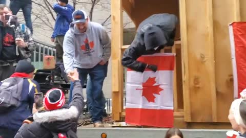 Protesters for Freedom Give Hugs and Thanks to the Truckers in Toronto, Canada