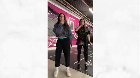 "I Get So Weak In The Knees" (Weak by SWV) | TikTok Dance Challenge