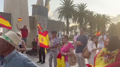 1.- Vecinos de Salou paran el paseo por la república catalana