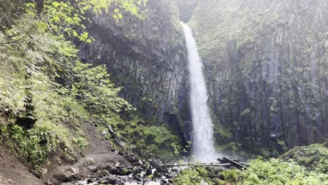 Dry Creek Falls via Pacific Crest Trail – Columbia River Gorge – Oregon – 4K