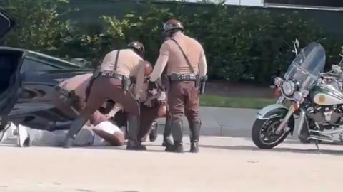 Tyreek Hill getting detained on his way in to a NFL game