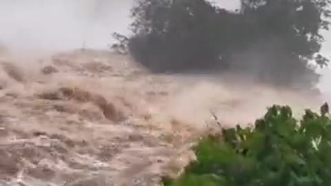 Cachoeiras do Iguaçu em Foz do Iguaçu atingem vazão recorde