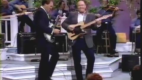 MUSIC Glen Campbell & Roy Clark Play _Ghost Riders in the Sky_