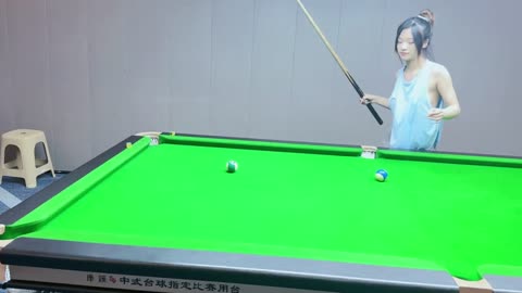 [台球教程学习]露露打台球有进步吗Ms Lulu play billiards billiards tutorial study