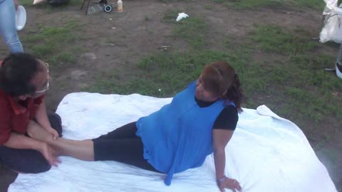 Luodong Briefly Massages Mature Mexican Woman On The Blanket