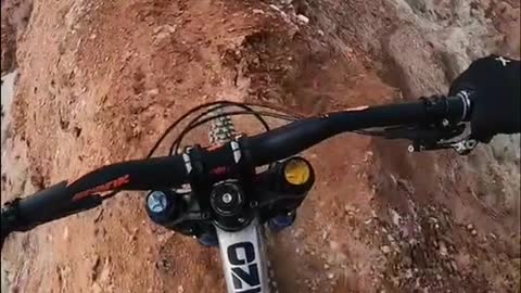 Extreme descent by bike from the mountain. You must see this!