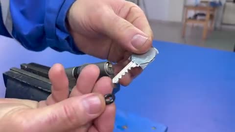 Locksmiths Go Crazy Open All Locks in 2 Minutes With This Method