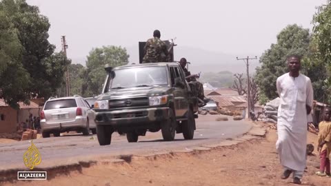 Pause (k) 0:44 / 3:11 Nigeria abduction: Hundreds of pupils missing after gunmen storm school