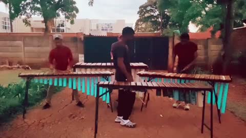 How to play the African marimba