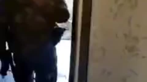 A Russian soldier enters the apartment of Ukrainian citizens, LOOK 👀