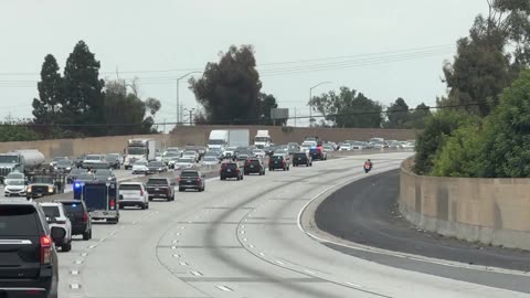 Watch Trump en route to hold a press conference in Rancho Palos Verdes!!