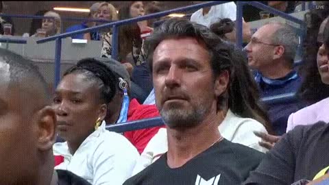 Coach Patrick Mouratoglou caught giving Serena Williams directions