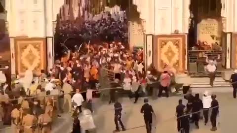 En India la gente se rebela contra la Policía