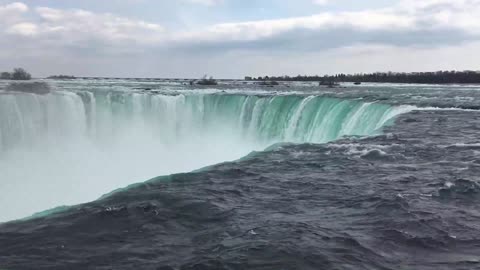 Niagra falls is so amazing