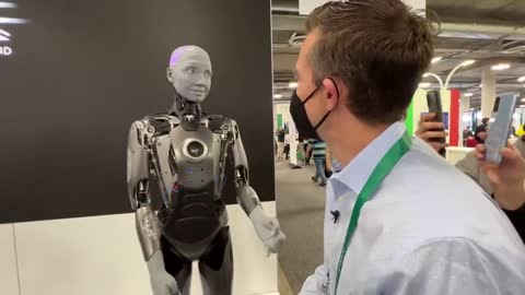 FIRST IN PERSON DEMO EVER OF THE HUMANOID ROBOT AMECA AT CES 2022