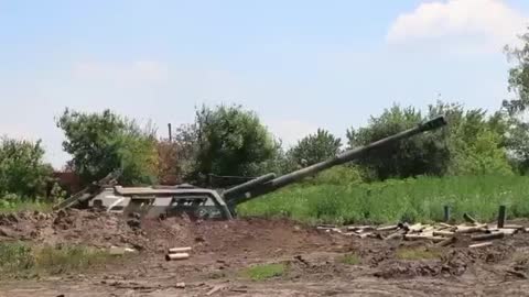 Ukraine War - 152-mm divisional self-propelled howitzers "Msta-S"