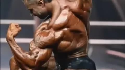 Chris Bumstead Legendary Posing #chrisbumstead #classicphysique #shorts