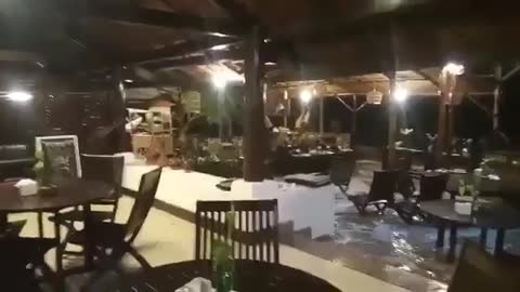 Al menos 20 muertos y 165 heridos tras tsunami en Indonesia