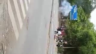 Video: encapuchado resultó herido tras explosión de papa bomba en Medellín