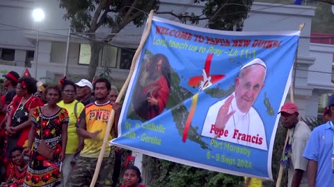 Music and dance welcome Pope Francis to Papua New Guinea