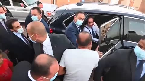 President Sisi exchanges greetings and talks with citizens in the Ruwaysat