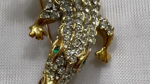 18KGP Crystal Brooch (2.5”). Made with Swarovski Crystal. Alligator. Crocodile