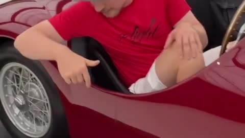 MrBeast tried opening the world’s most expensive car doors #mrbeast 😅