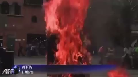 Venezuelans burn Obama and Maduro Puppets