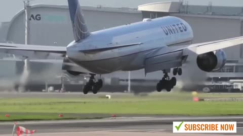 UNITED AIRLINES FANTASTIC LANDING