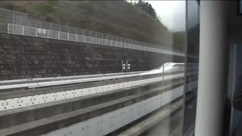 Japan: World's fastest train 603km/h - BBC News