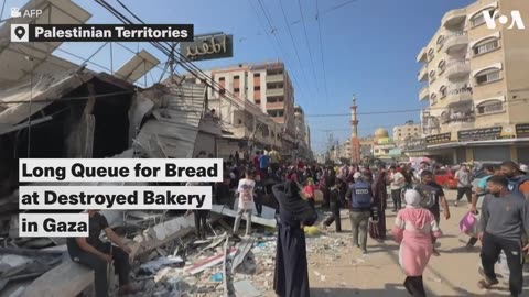 Long Queue for Bread at Destroyed Bakery in Gaza | VOA News