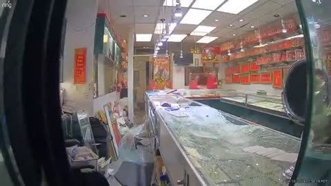 Mob Of Thieves Rob Oakland, California Jewelry Store In Broad Daylight