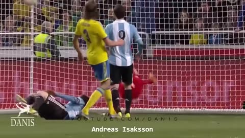 Top 10 Acrobatic Goalkeeper Saves