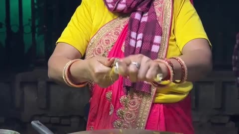 Heart Touching Story Aunty Selling Tawa Maggi at 3 AM