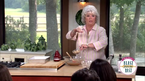 PAULA DEEN MAKES A GRANDMA CAKE