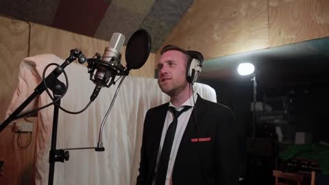 Matt Clayton flawlessly covers Frank Sinatra classic