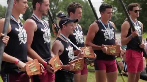 Rowing race against a tidal bore - Red Bull Outrow 2014